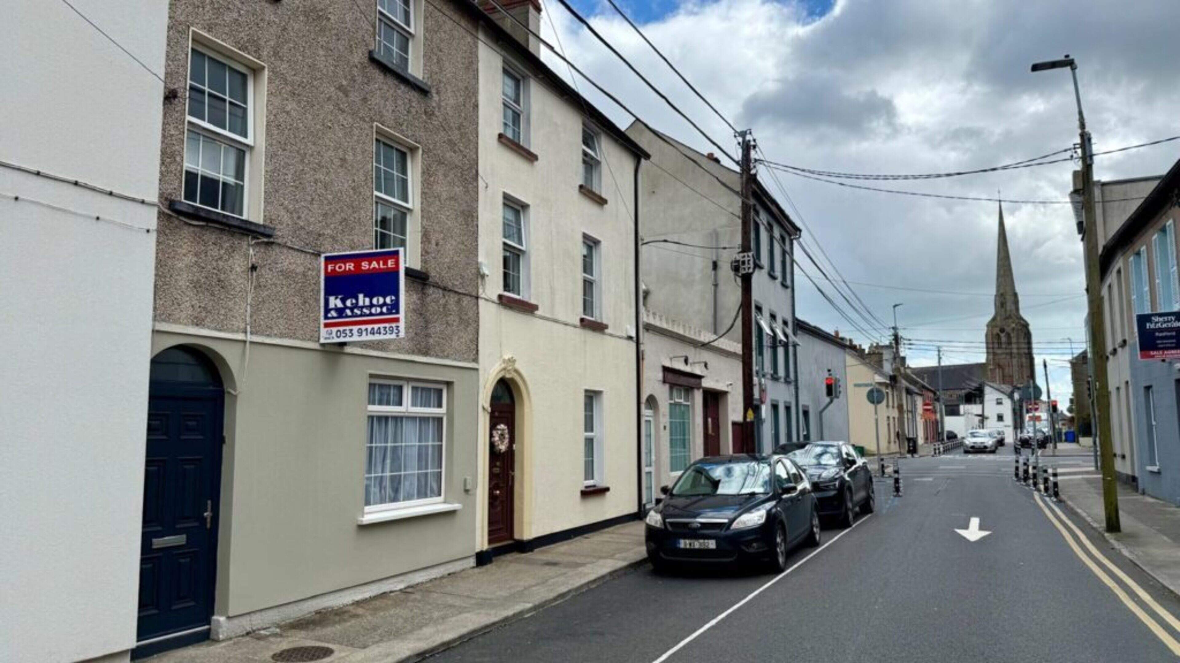 Battle for parking in Wexford town sees tourists vying for spaces usually occupied by those with residents’ permits
